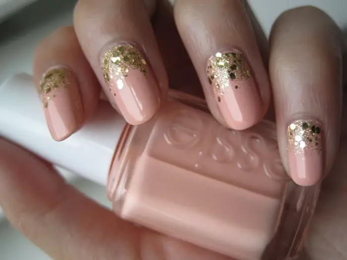 Nyudovy manicura puede ser decorado con lentejuelas Nyudovy manicura puede ser decorado con lentejuelas