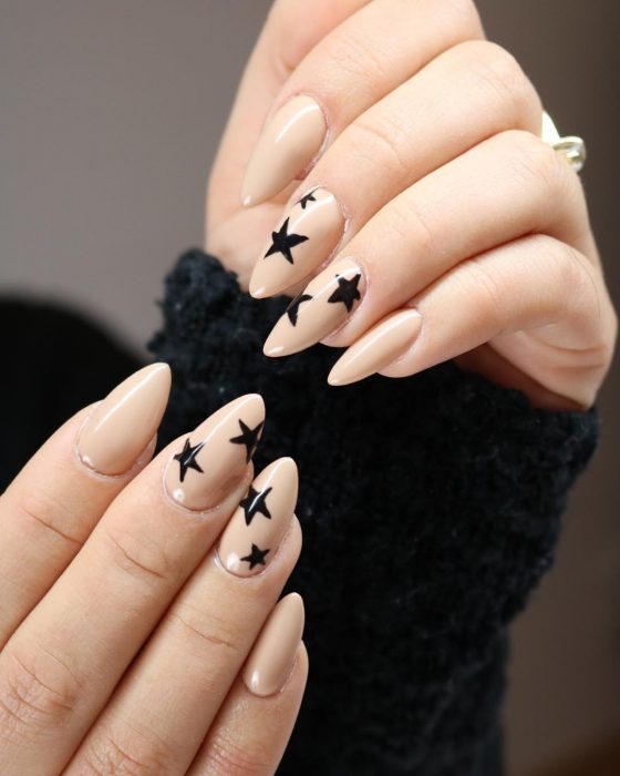 25 Diseños de Uñas de Estrellas que te Encantarán