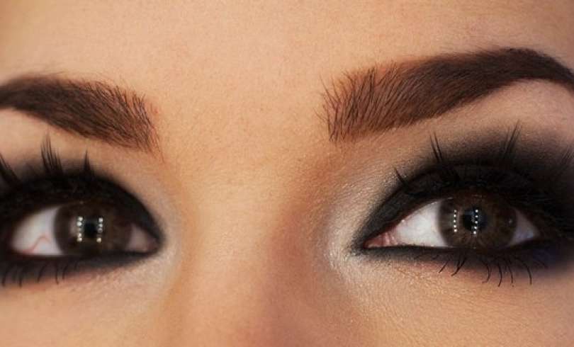 “Ojos Ahumados”: 20 ideas de maquillaje que acentúan los ojos marrones
