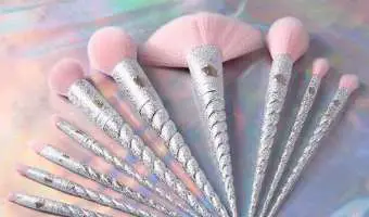 Brochas de maquillaje tipo unicornio