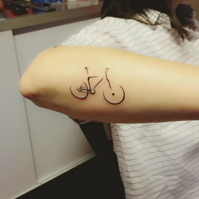 Tatuaje con la imagen de la bicicleta.