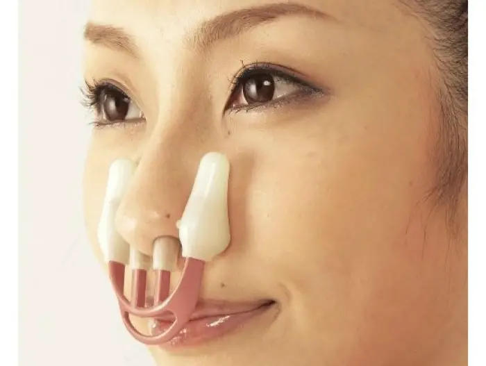 Dispositivo para enderezar la nariz.