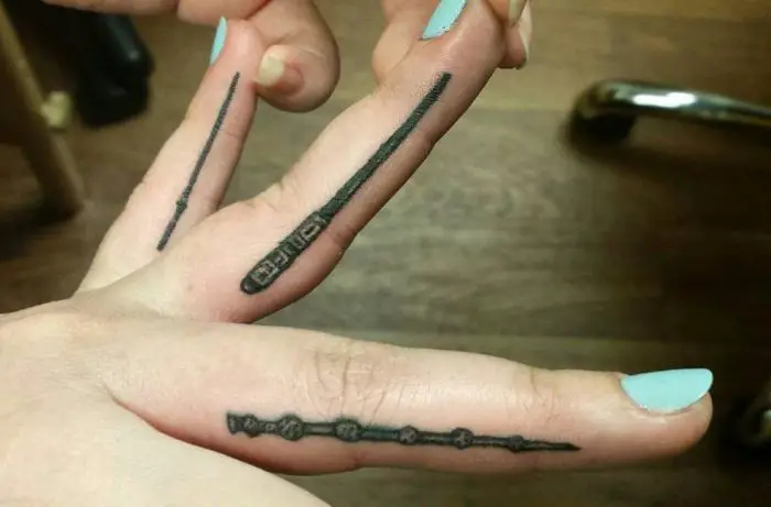 Harry Potter Varita de Sauco tatuaje 3