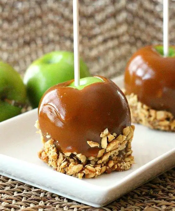 Make the perfect Homemade Caramel for dipping apples!: 