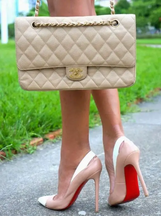 Coco Chanel bag and Louboutin heels/// Hermosos los zapatos y la cartera...por diossssss :): 