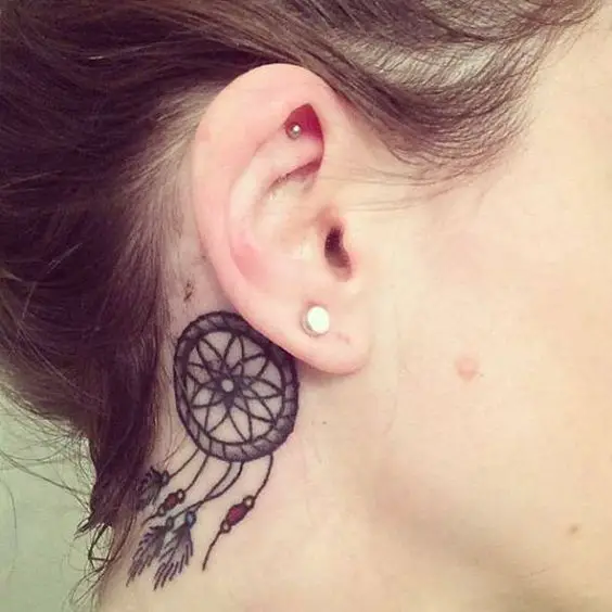 tatuajes en la oreja que te parecerán geniales: 