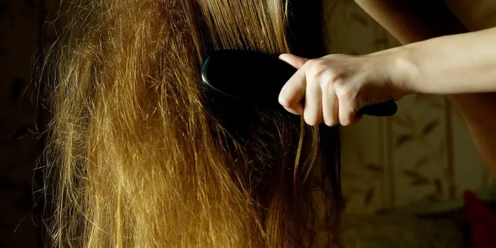 9 errores en el corte de pelo que le hacen mayores