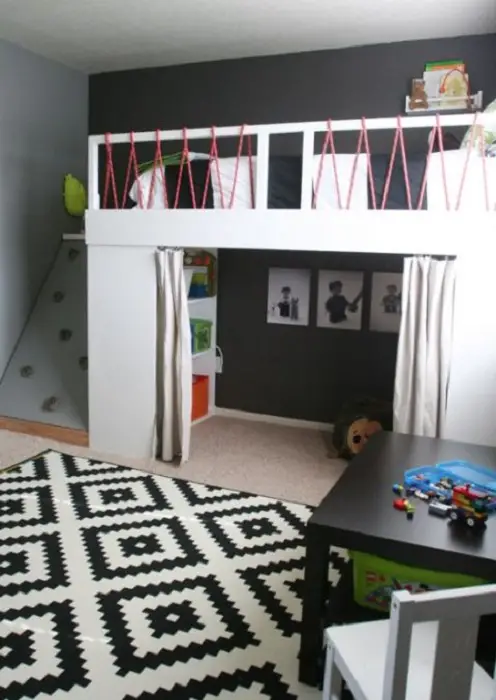 Una excelente interior del clásico de los niños será una solución especial para la transformación de esta habitación.