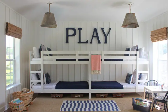Una buena opción de habitaciones de decoración para los niños, que está dominada por un ambiente cálido y acogedor.