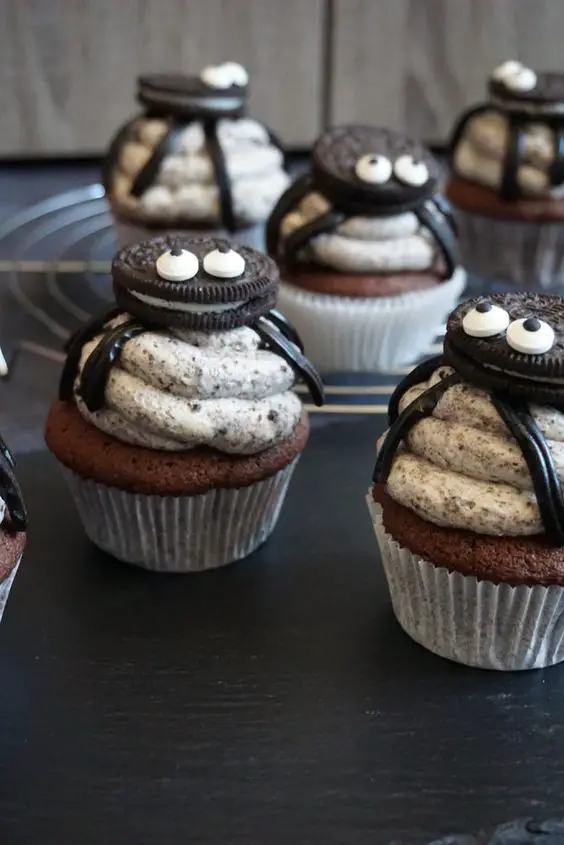 Spinnen-Oreo-Cupcakes – passend zu Halloween, das Rezept findet ihr auf dem Blog www.ofenliebe-blog.de: 