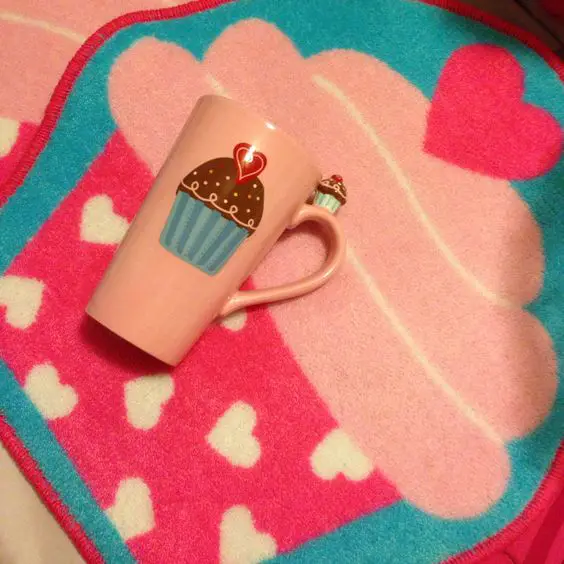 adornar un cuarto con dulces Target Cupcake mug and rugs: 