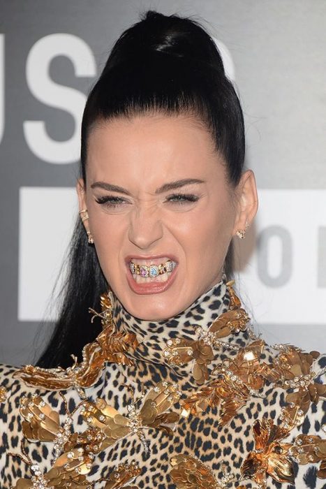 WOW. Look at Katy Perry's diamond encrusted grill!: 