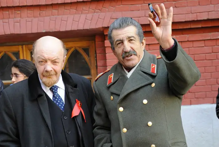 Dobles Stalin y Lenin.