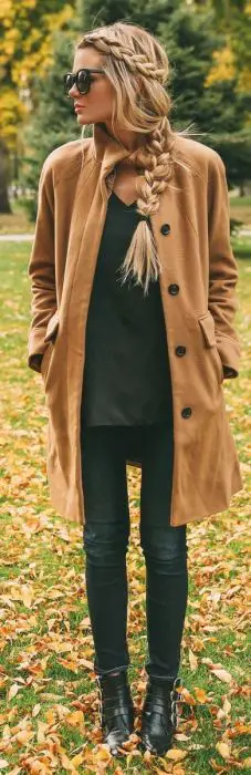 15 Of The Best Fall Outfits To Copy Right Now - This is the perfect hairstyle for fall! Love this fall outfit look. I think that the camel fall coat definitely makes the outfit.: 