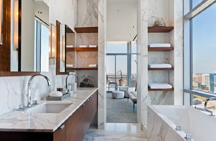 Una vista inolvidable abre con una bañera, solo y en un principio se encuentra en un piso alto.