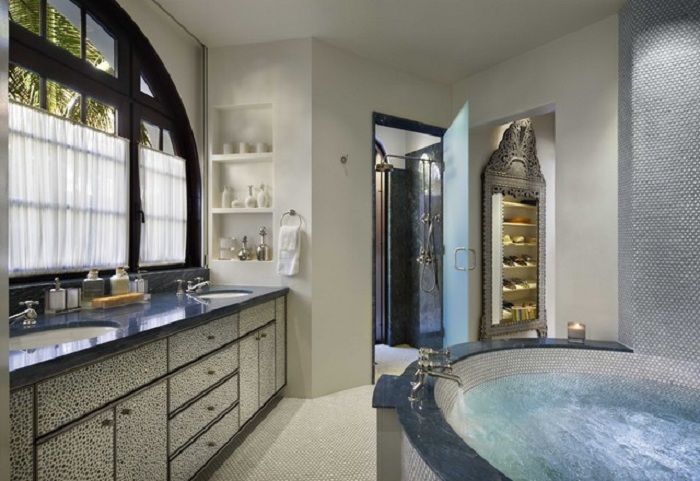 Hermoso diseño de un cuarto de baño que se ve muy elegante y hermoso.