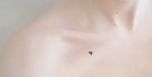 Solo corazón del tatuaje