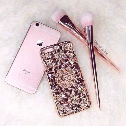 Ano, nebo ne? #luxury #phone #iphone #pink #case #makeup #lady #brush #cute #girl #love #rich #beauty #instalike #instagood #like #lifestyle #babe #money #omg #expensive #shopping #glam #gorgeus # ❤: 