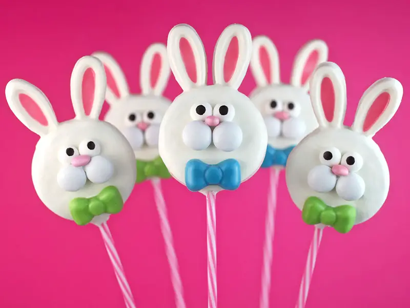 Bunny Cookie Pops maneras de comer oreos https://noticiastu.com/recetas/deliciosas-maneras-de-comer-oreos/