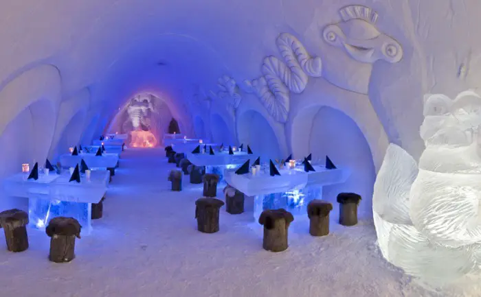 Kemi - restaurante hecho de hielo y nieve en Finlandia.