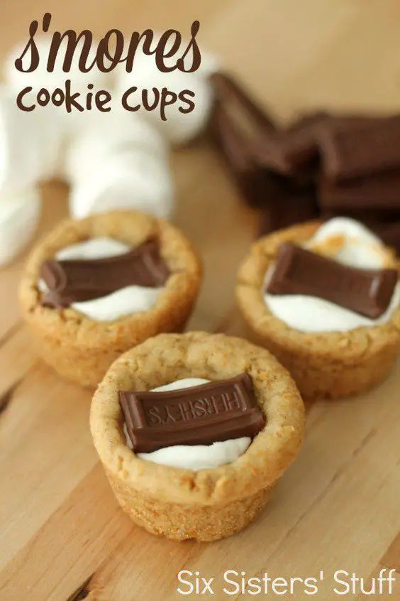 S'mores Cookie Cups from http://SixSistersStuff.com. A graham cracker cookie crust filled with gooey marshmallow and topped with chocolate! #sixsistersstuff #recipe: 