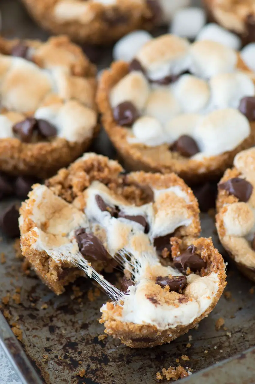 5 ingredient indoor S’mores Cups! Make these in a regular muffin pan. Like a cross between s'mores cookies and s'mores cupcakes!