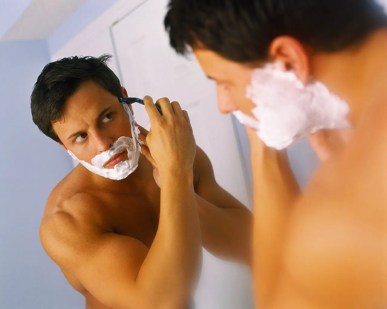 Cómo afeitar correctamente tips de cuidado personal https://noticiastu.com/belleza-moda/consejos-de-cuidado-personal-que-le-haran-la-vida-mas-facil/