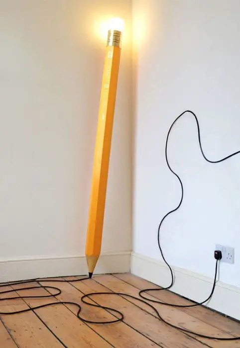 decisión muy inusual para crear un interior espacioso con una lámpara fría, que lo transformará en un instante.