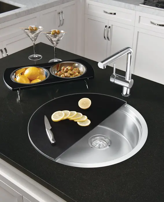 Una excelente opción para combinar lavabo y un brillo de corte que sólo para ahorrar espacio en la cocina.