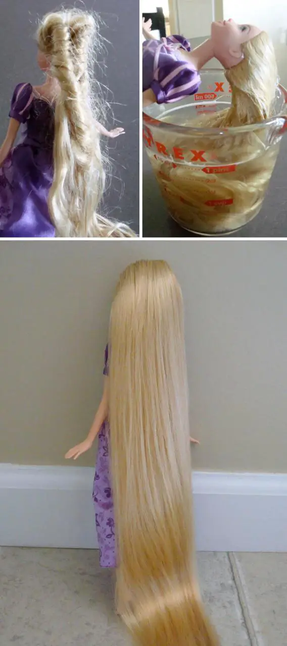 Desenredar el cabello de la muñeca con jabón y acondicionador de pelo