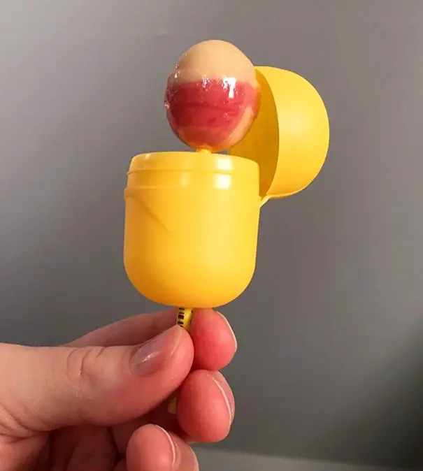 Use un huevo de plástico para mantener limpio sin terminar Lollipop