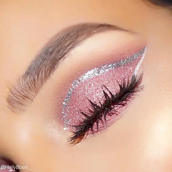 pink glitter eyeshadow outlined with a silver glitter eyeliner topped off with some falsies: 