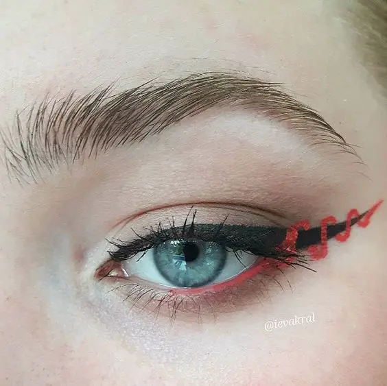 The Ribbon Eyeliner Trend Is About to Make Your Cat Eye 100!: 