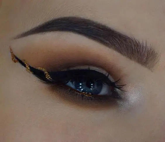 Ribbon Eyeliner Is The Latest Beauty Trend We Are Obsessed With: 