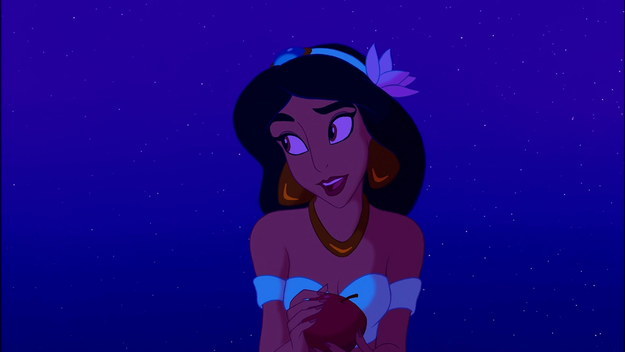 En su mayor parte, Jasmine tiene uñas ...