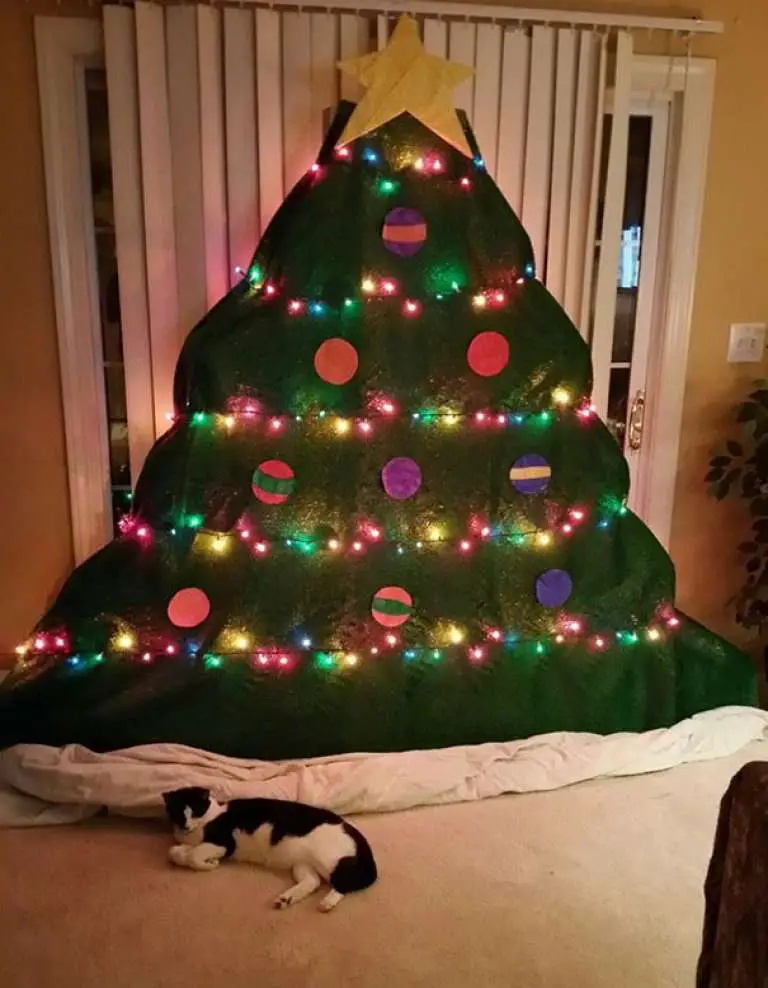 Protege tu Árbol de Navidad de Gatos y Perros con estas Valiosas