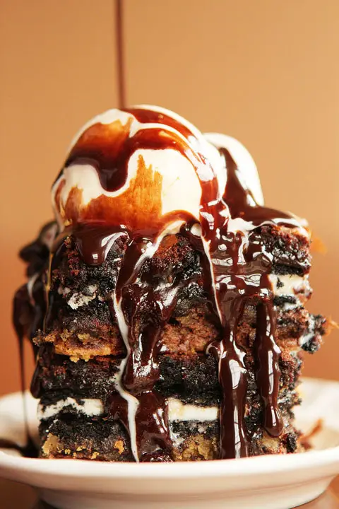 Recetas de Brownies Última galleta de chocolate y Oreo Fudge Brownie Bar