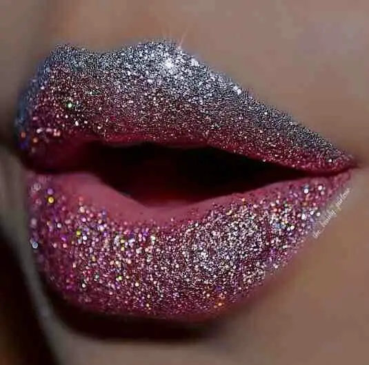 glitter lips: 