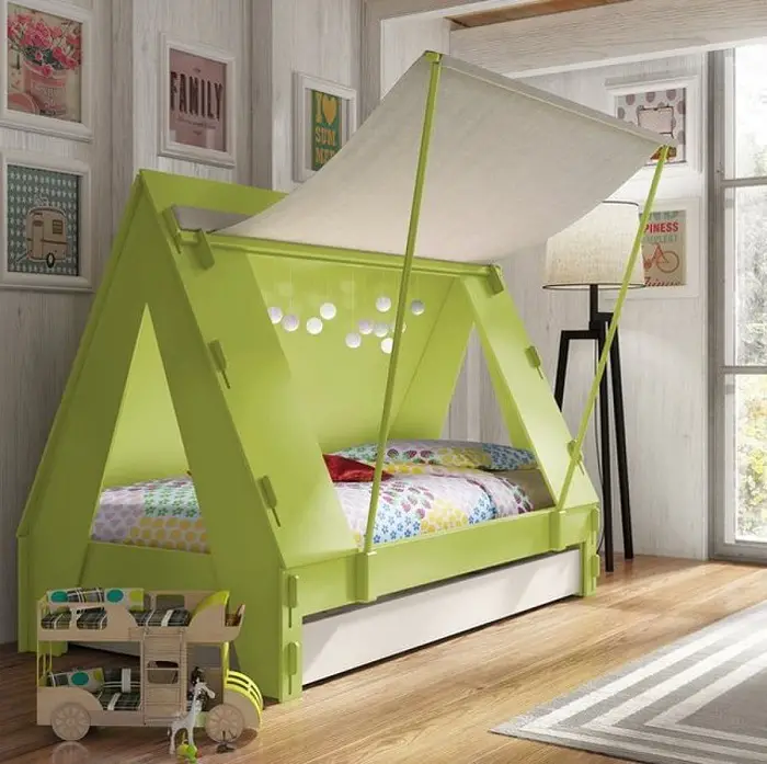 La cama-tienda de campaña para el pequeño soñador. 