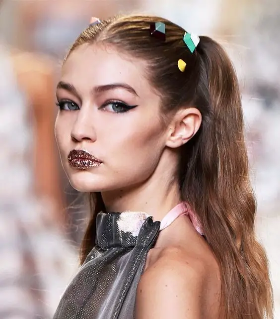 Gigi Hadid's extreme cat eye and glossy glitter lips looked stunning at the Fendi S/S 17 Show: 