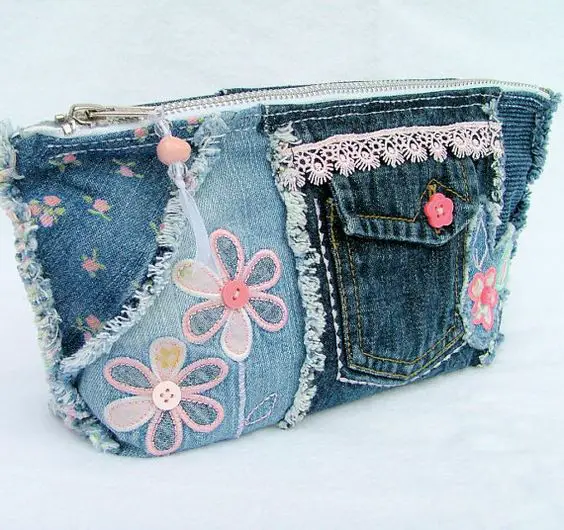 This sweet little purse has been made big enough to be used a s a pen and pencil case, but would also be perfect for lipsticks and cosmetics in: 