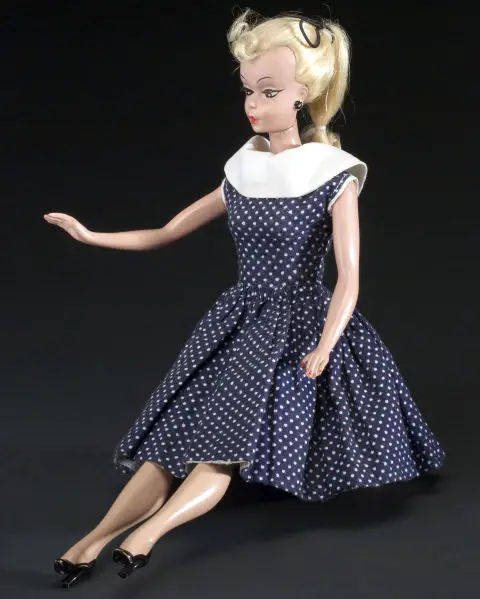 La apariencia física de Barbie se inspiró en Bild Lilli, una muñeca alemana creada en 1952, que se basa en una chica de compañía de alto nivel nombrado Lilli aparece en la tira cómica, Bild-Zeitung. Ella fue vendido como un adulto de la novedad en los bares y tiendas de tabaco - definitivamente no como un juguete para los niños. Ruth vio la muñeca de Bild Lilli mientras estaba de vacaciones en Europa y lo llevó a casa. 