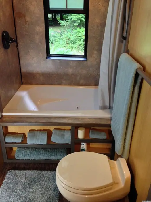 La decisión de transformar el interior del pequeño cuarto de baño.