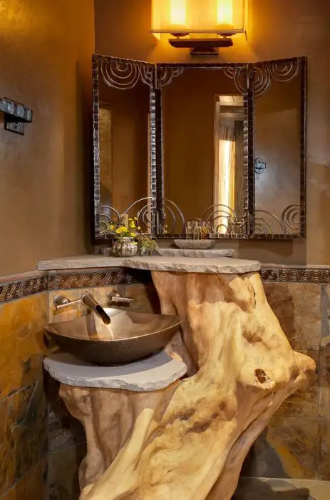 decoración con madera natural: De pie por un plato de madera a la deriva en el baño. 