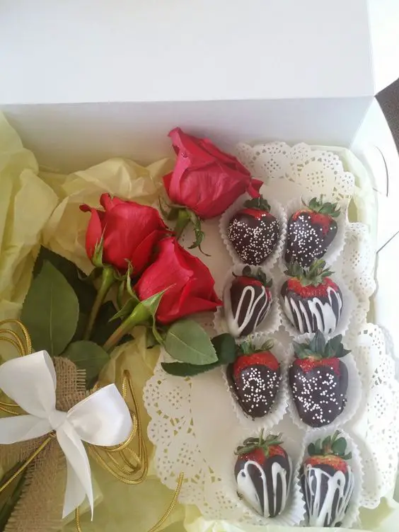 Strawberries with Chocolates and Flowers !!: 