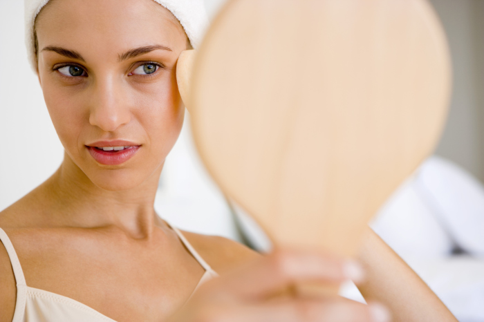Después de limpiar la piel del rostro procedimientos requiere una mayor atención.