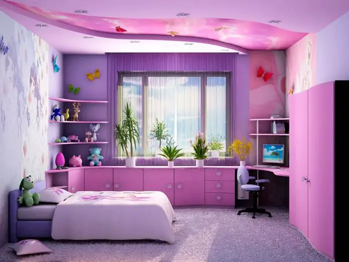 habitación de los niños en colores púrpuras dan al interior un sabor y un aspecto inusual.