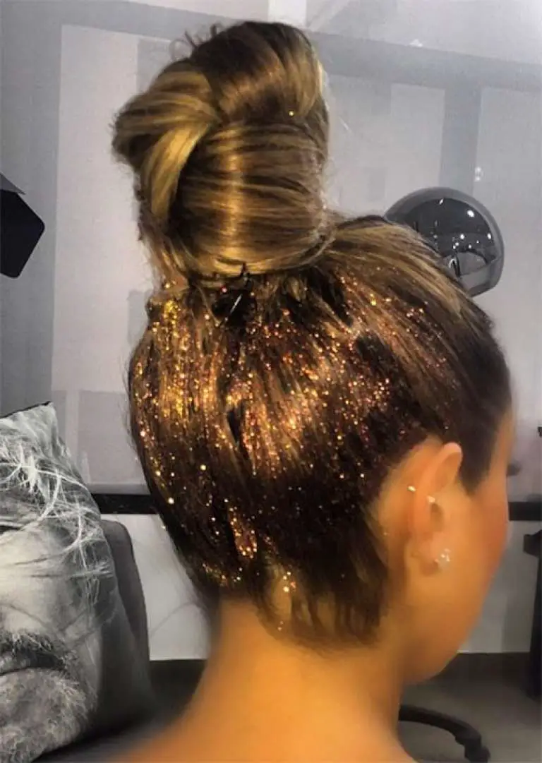 20+ peinados con glitter perfectos para ir a las fiestas