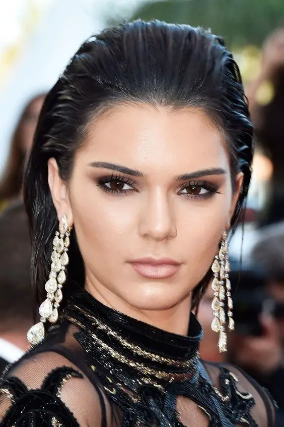 Kendall Jenner paired metallic smoky eyes with sculpted skin on the red carpet, whilst her hair was swept back from her face in a wet-look style.: 