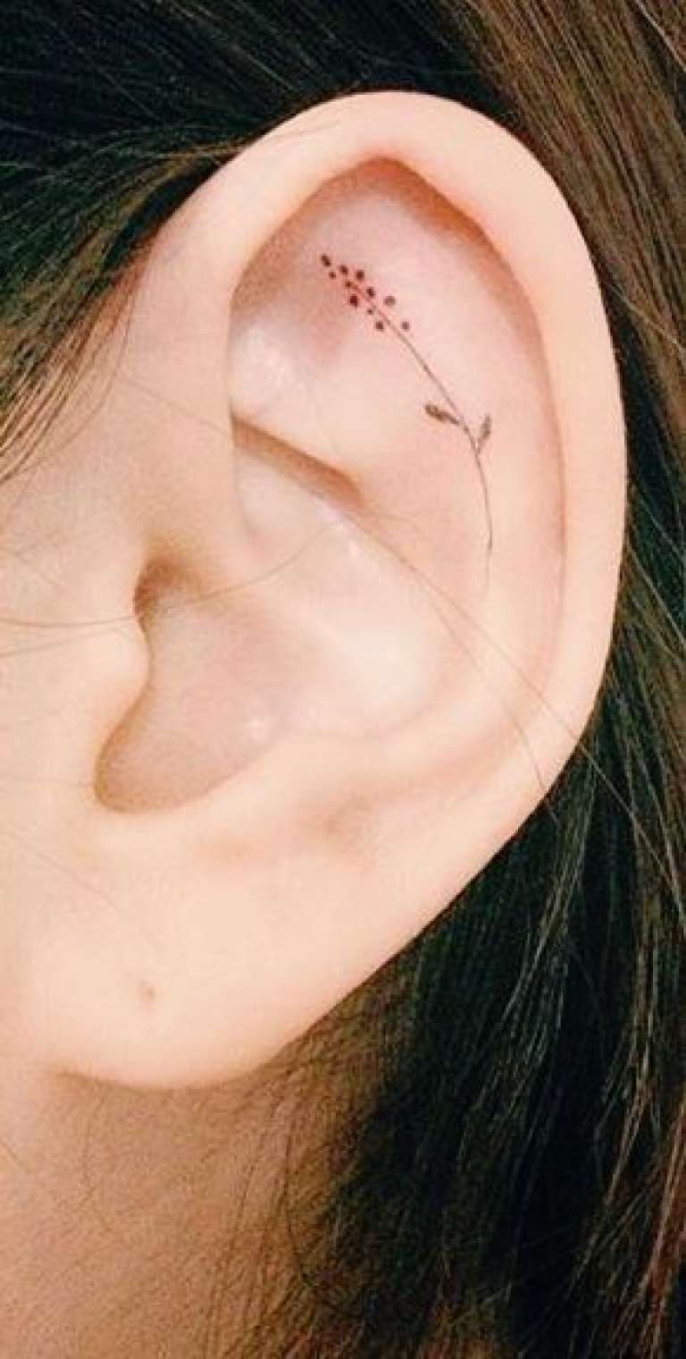 30+ Ideas de Tatuajes Minimalistas para las Orejas